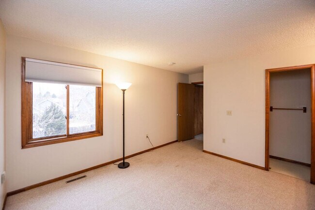 Building Photo - Charming 3 Bed, 2 Bath Home on a Quiet Cul-de-Sac with a Fenced Yard & 2-Car Garage!