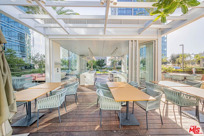 Building Photo - 877 Francisco St