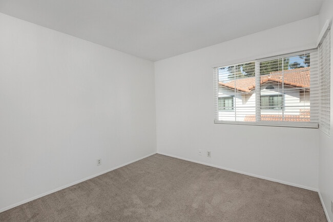 Building Photo - 7962 Mission Vista Dr