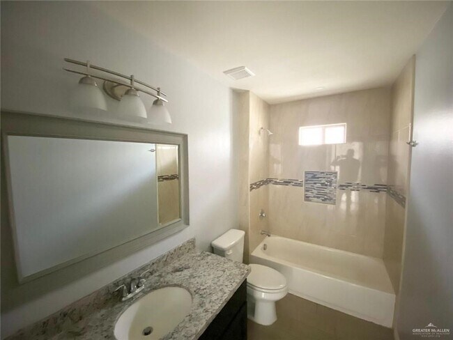 Building Photo - 1227 White Oak Dr