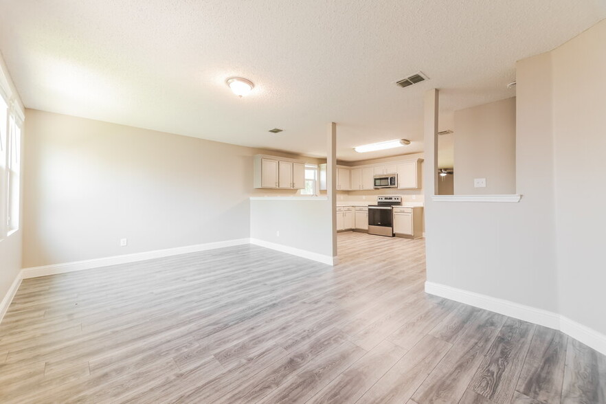 Building Photo - 16113 Windsong Ct