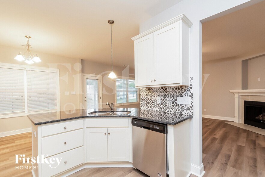 Building Photo - 116 Unique Pl