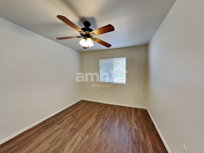 Building Photo - 539 S Apache Dr