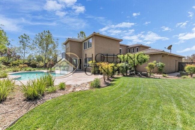 Building Photo - Beautiful Executive Home w/ Pool on 1/2 Ac...