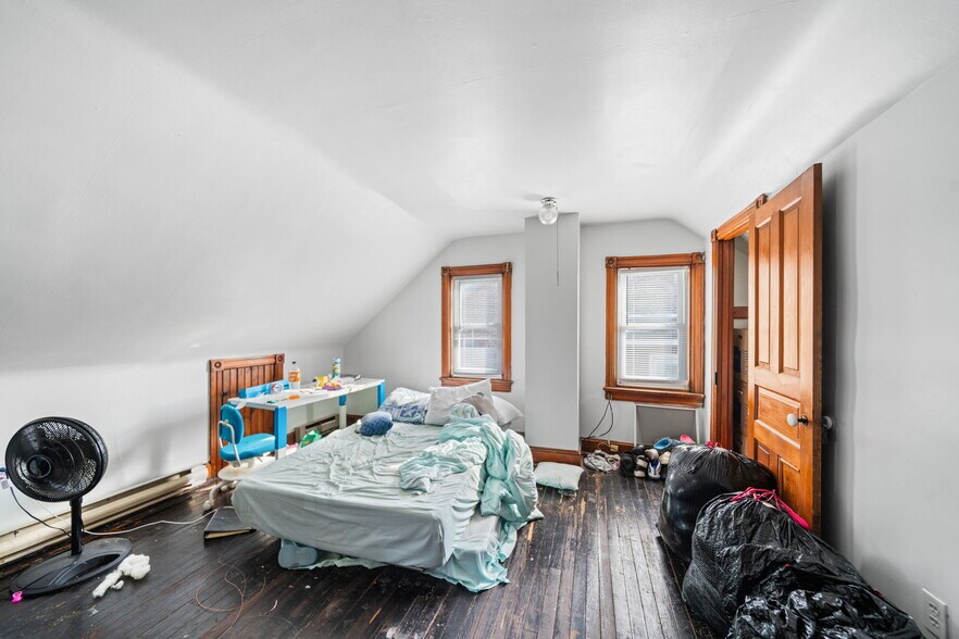 Building Photo - 74 S 6th Ave