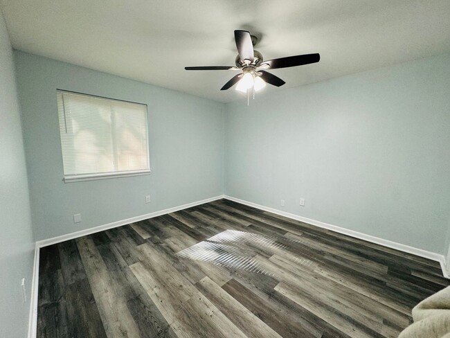 Building Photo - Miller Manor Apartments (Ask About our Mov...