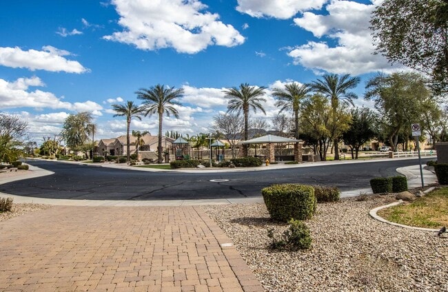 Building Photo - Oh Wow!! Beautiful 5BR/3.5BA Custom Home w...