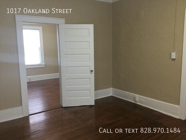 Building Photo - 1017 Oakland St