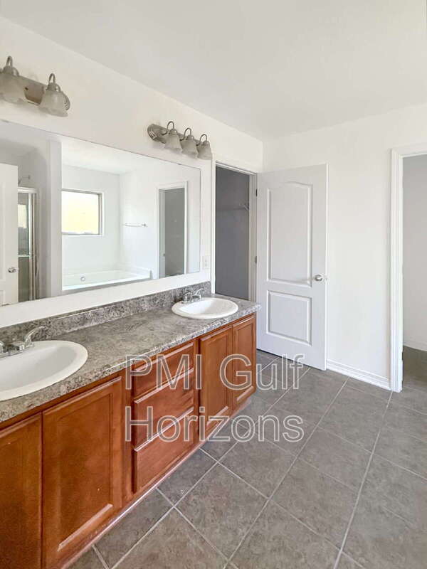 Building Photo - 8657 El Paseo St