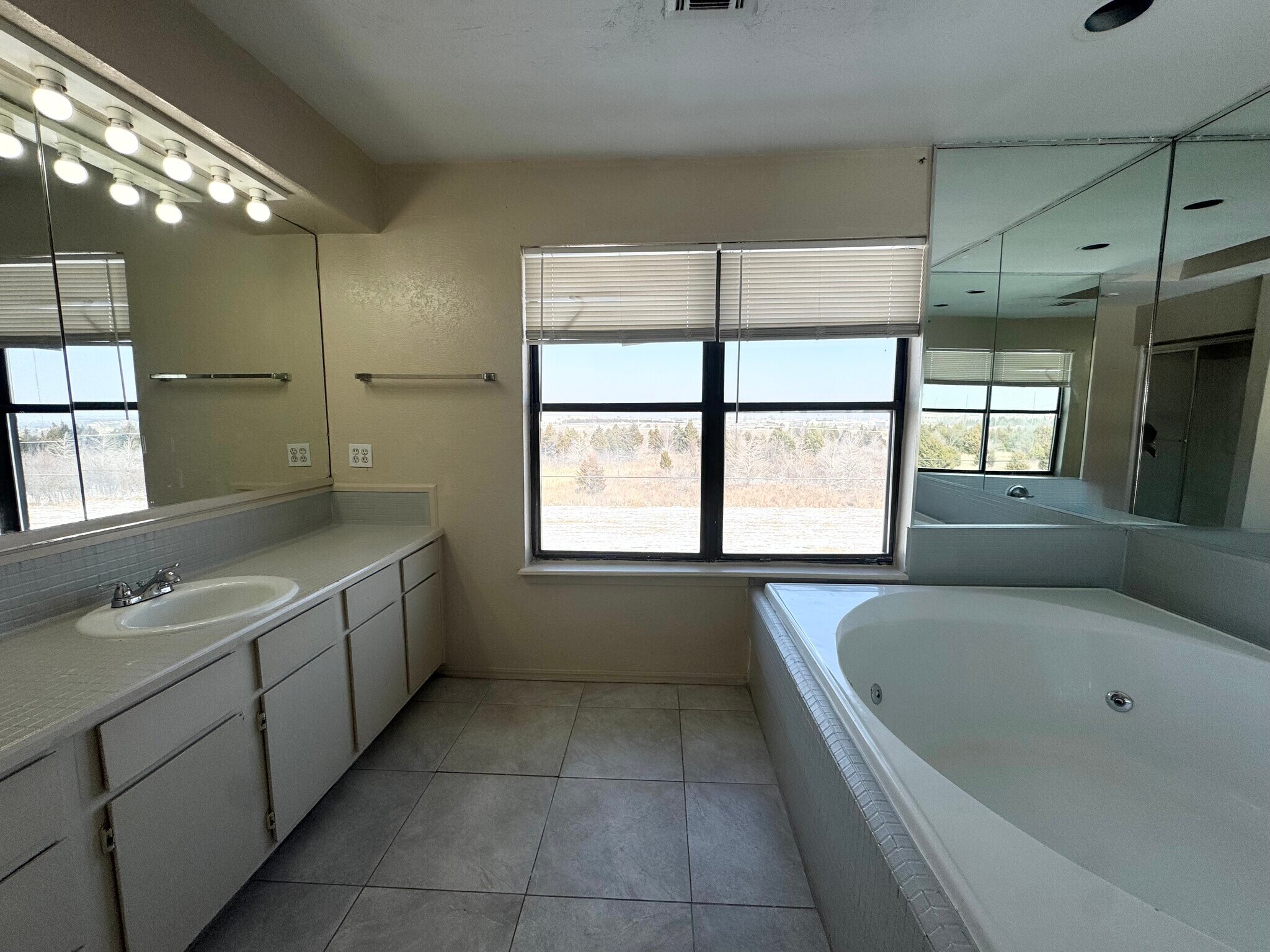 Building Photo - 401 NE 115th St