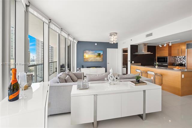 Building Photo - 495 Brickell Ave