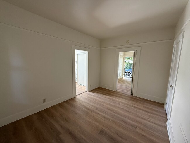 Building Photo - 1528 Castillo St