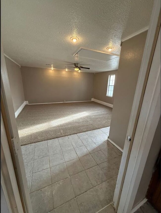 Building Photo - 4 BedroomHome Available!