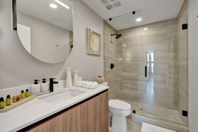 Building Photo - 580 72nd St