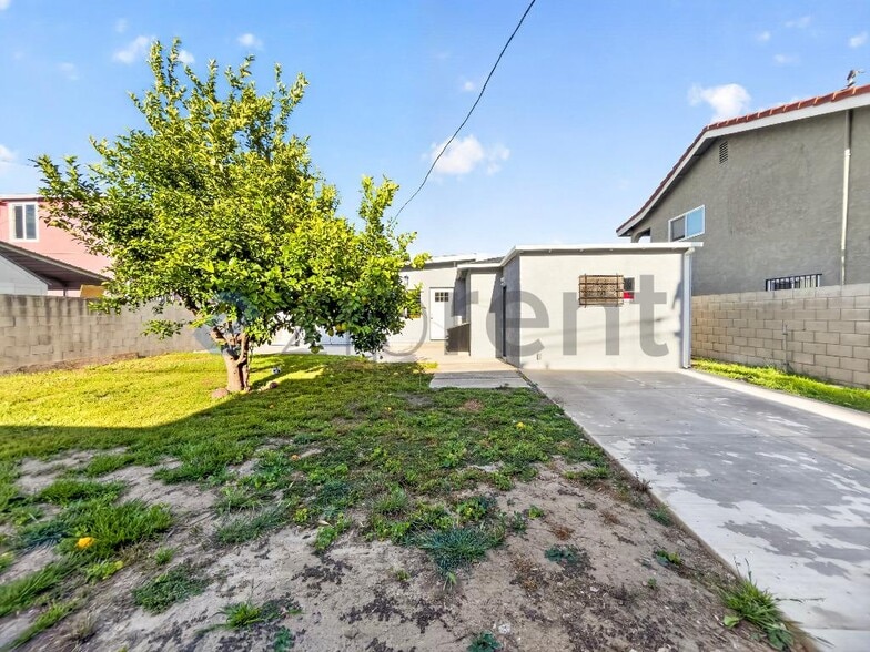 Building Photo - 3233 Easy Ave