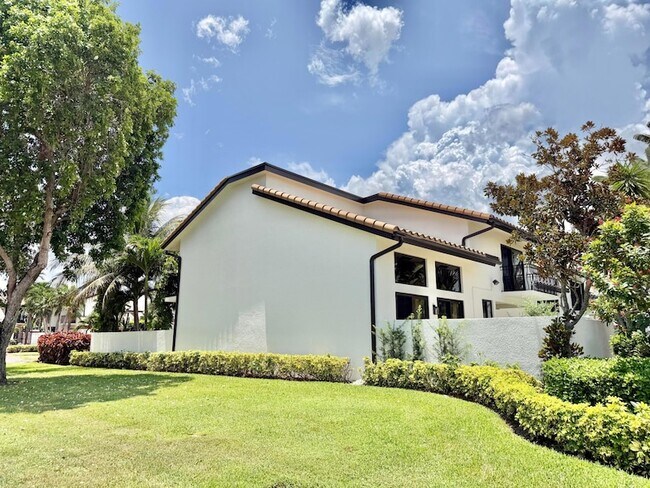 Building Photo - 6411 Via Rosa