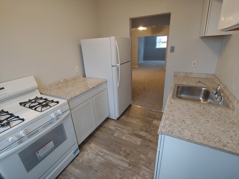 Kitchen - 1467 Dormont Ave