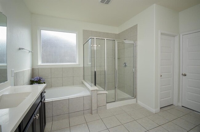 Building Photo - 22211 Weller Oaks Dr