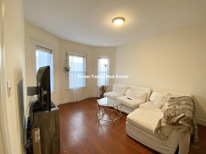 Primary Photo - 18 Eastman St