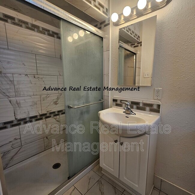 Building Photo - 6925 Chevy Chase Way
