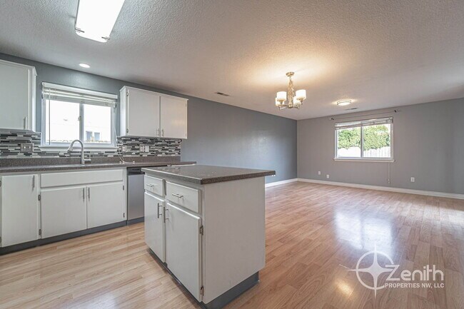 Building Photo - 15408 NE 90th St
