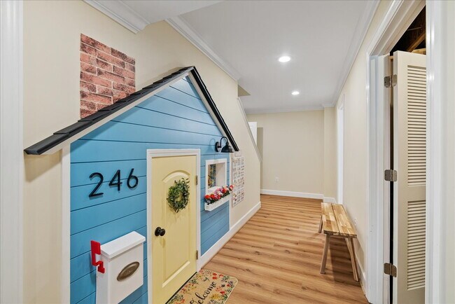 Building Photo - Elegant Single-Family Residence with Upscale Finishes in Amenity-Rich Community