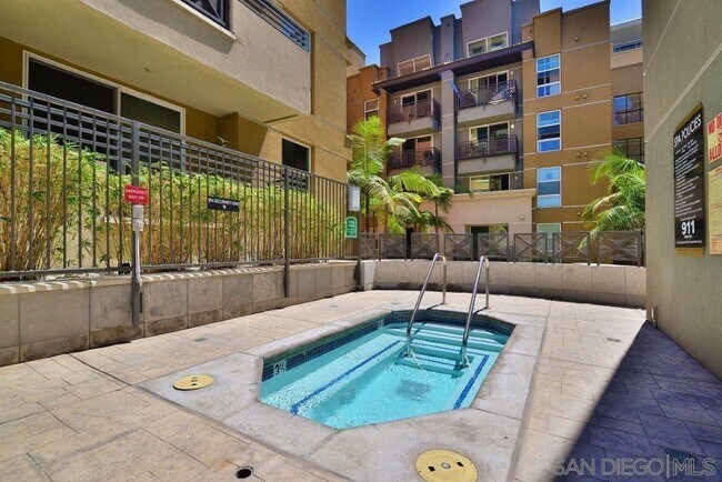 Building Photo - 525 11th Ave