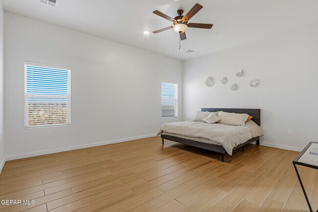 Building Photo - 244 Farnborough St