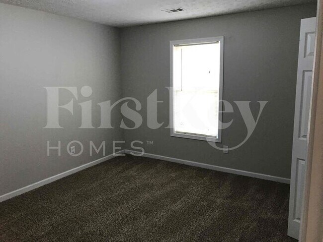 Building Photo - 8118 Birch Walk Dr