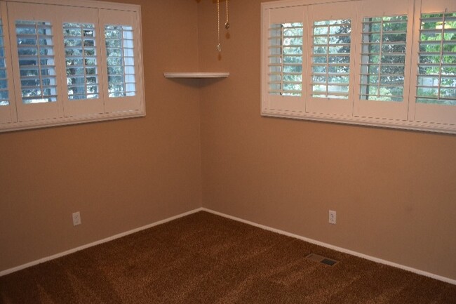 Main level bedroom 2 - 13761 S Fort St