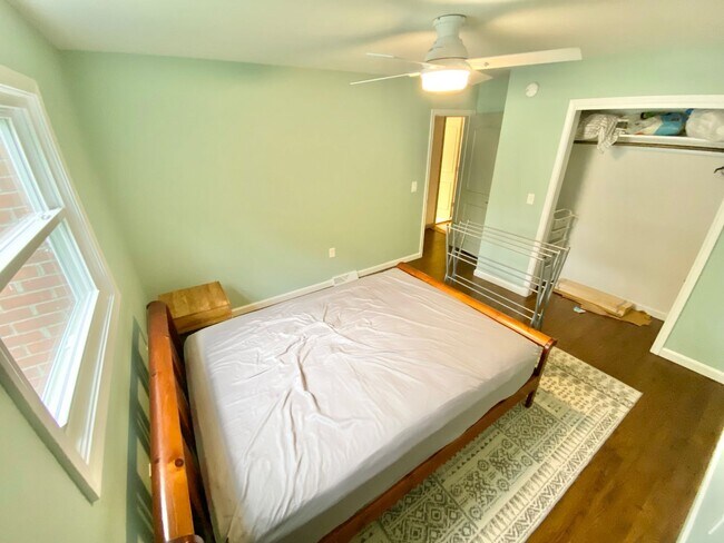 Building Photo - 2 Bedroom Home in Burlington VT Available ...