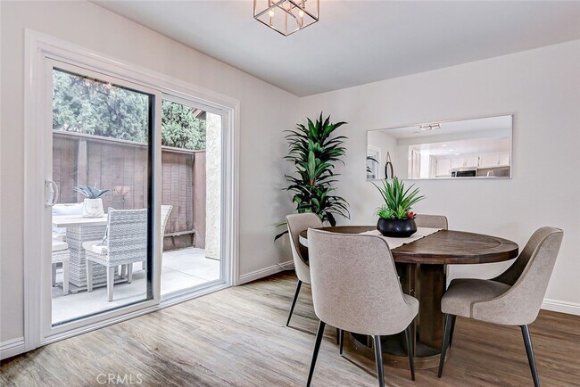 Dining area - 4033 W 182nd St