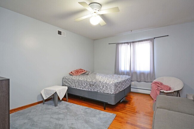 Building Photo - Spacious 4 bedroom home in Beautiful Prior Lake, MN