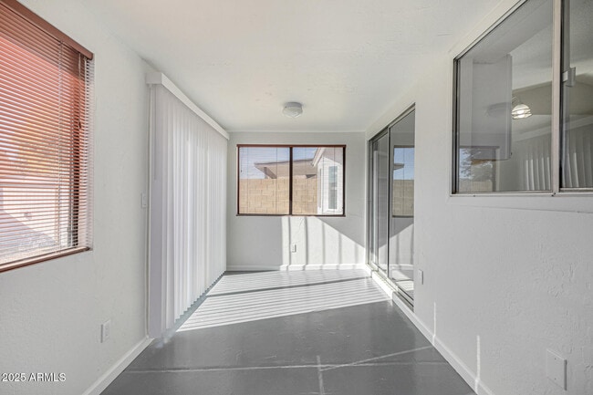 Building Photo - 1813 E Grandview Rd