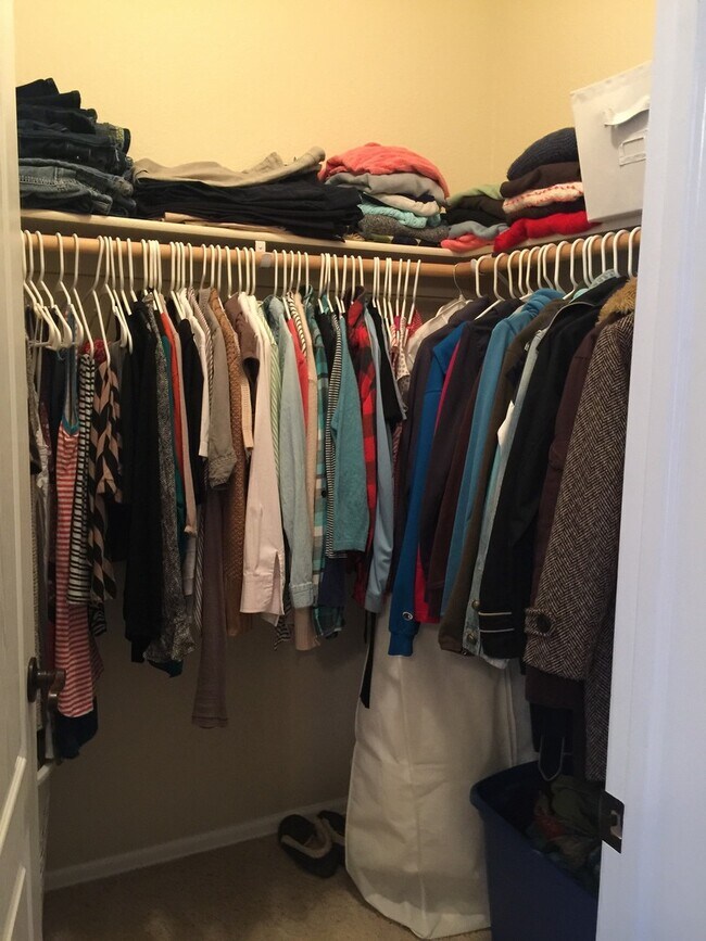 Building Photo - 1995 Montura View