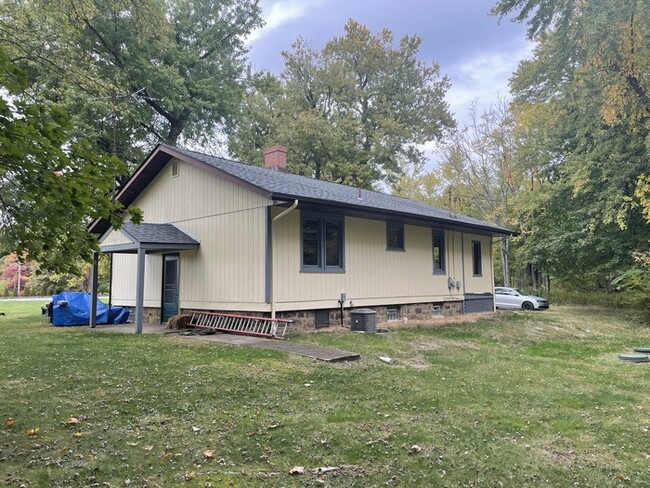 Building Photo - 2 bedrooms in Chippewa Township ~