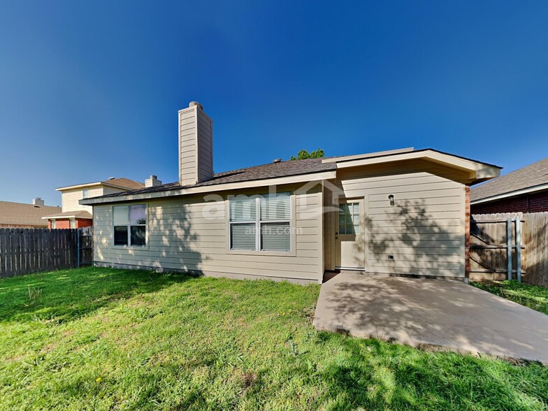 Building Photo - 11141 Pleasant Wood Ln