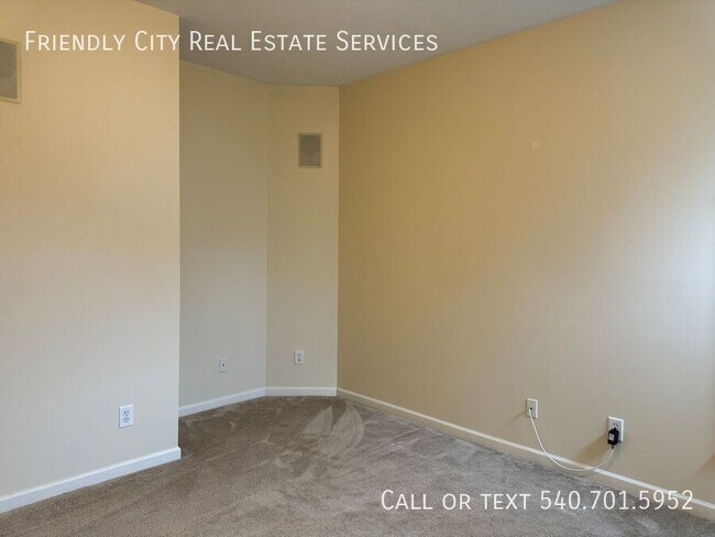 Building Photo - Beautiful Duplex at Spring Oaks