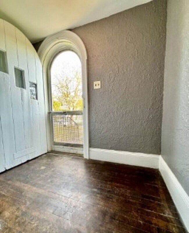 Building Photo - Ingleside