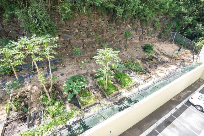 Building Photo - Beautiful Fully Furnished, 2 Bed, 1 1/2 Bath, Oceanview Condo with Pool