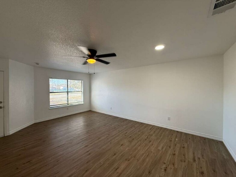 Building Photo - 4455 Sherwood Way