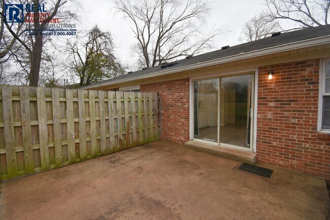 Building Photo - Adorable 2 bed 1 ba duplex in the heart of Murfreesboro!