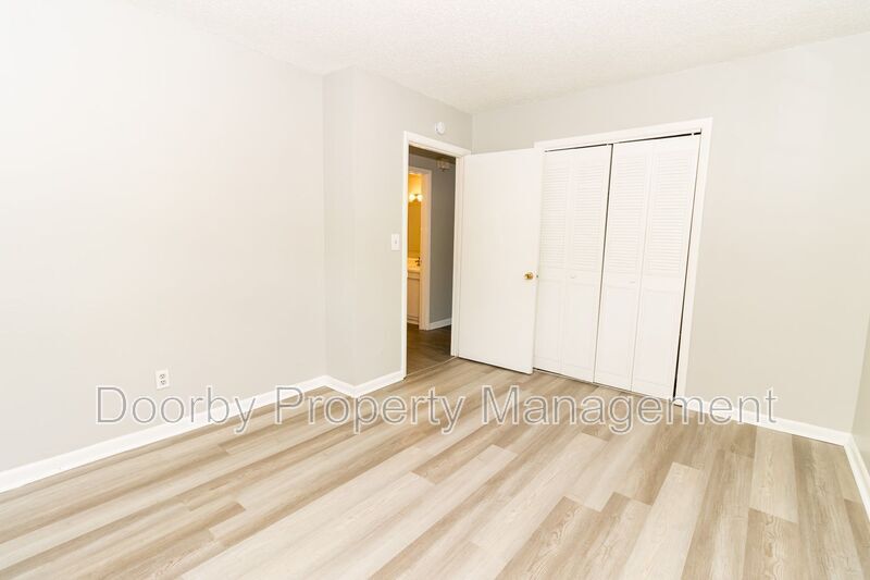 Building Photo - 7823 Basswood Ln
