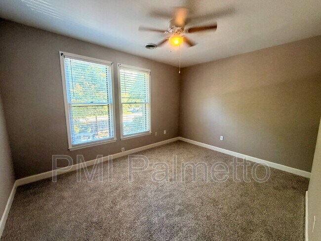 Building Photo - 3923 W Buchanan Dr