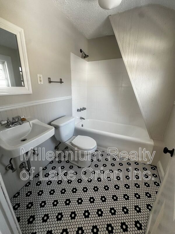 Building Photo - 24 Utica Rd