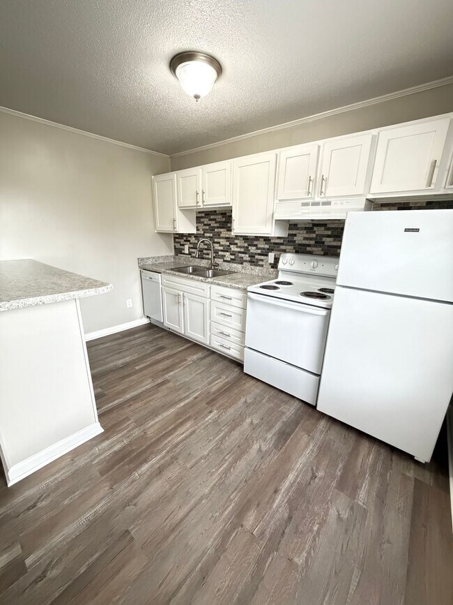 Building Photo - April Savings Are Here! Application Fee WAIVED ALL month!