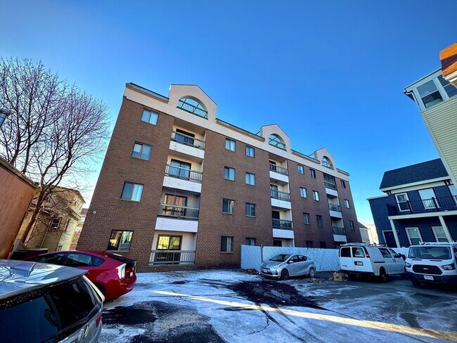 Building Photo - 24 Corey St