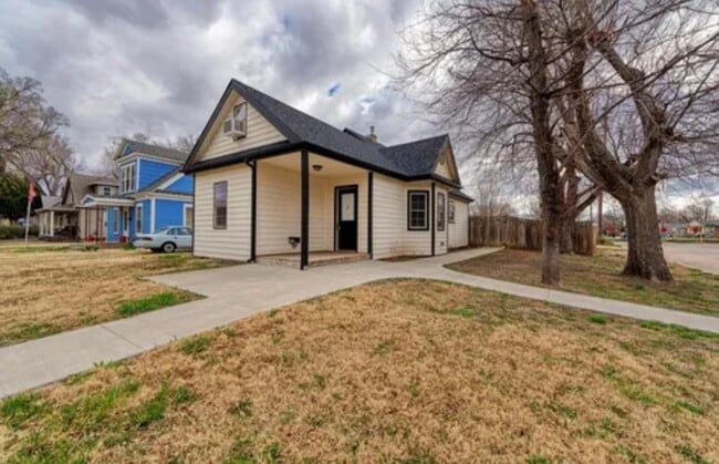 Building Photo - 761 S 5th St