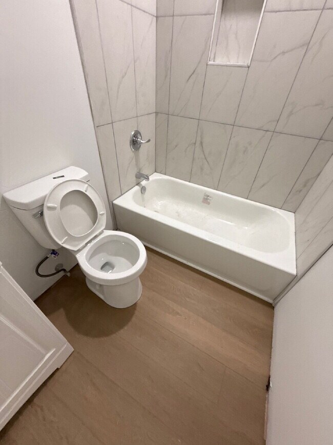 Building Photo - Fully Renovated Spacious 3BR in South Memphis – Section 8 Welcome