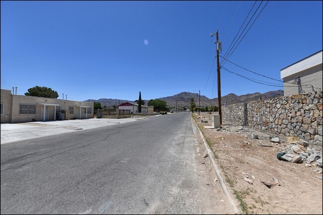 Building Photo - 4626 Maxwell Ave